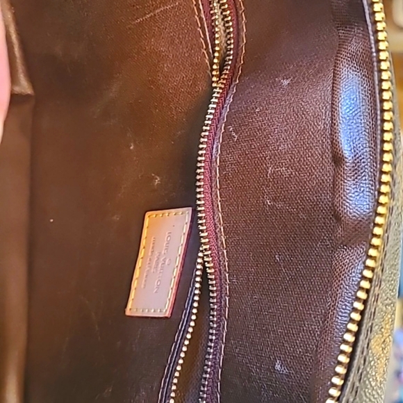 Louie Vuitton Toiletry Travel bag 25 - Picture 8 of 11